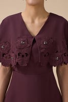 فستان ميدي عنابي بتطريز زهور