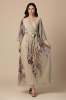 فستان بيج طويل بليسيه بطبعة ورد لون بيج