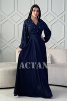 فستان ازرق سهرة طويل مزين بالفصوص