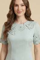 فستان بقصة مستقيمة بتطريز انجليزي لون اخضر فاتح