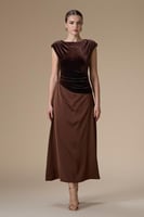 فستان بني ماكسي مخمل