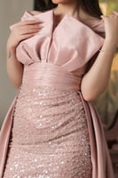 فستان سهره بتصميم مقسم مطرز بترتر ولولو لون بنك