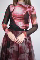 طقم تنورة وبلوزة تول بطبعة أزهار لون أحمر