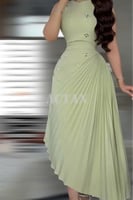 فستان بليسيه غير متساوي الطول لون أخضر فاتح