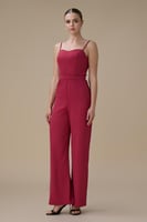 طقم جمبسوت فوشي بقصة انسيابية وتطريز كريستالي