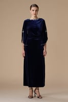 فستان كحلي طويل بأكمام كاب