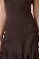 فستان بني طويل محبوك