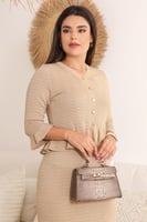 طقم تنورة وبلوزة بكم حيران لون بيج