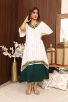 جلابية ميدي مقلمة مزينة بتفاصيل ذهبية لون اخضر