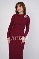 فستان درابيه ضيق مزين بالكريستال لون عنابي