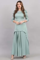 فستان بتصميم مقسم بلاسيه بكريستال عالياقه لون تيفا...