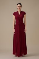 فستان برغندي طويل بقصة ملتفة