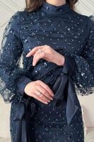 فستان ماكسي تول مزين بالؤلؤ