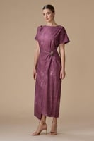 فستان وردي ماكسي بدرابيه جانبي بمشبك أنيق