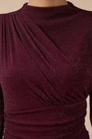 فستان طويل برغندي لامع بكسرات جانبية