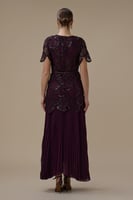 فستان دانتيل عنابي بتنورة بليسيه أنيقة