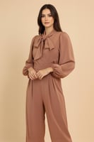 جمبسوت سهرة سترتش لماع بحزام متصل لون برتقالي فاتح