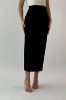 تنورة ميدي بقصة ضيقة لون اسود