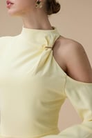 فستان ماكسي اصفر بكتف واحد