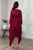 فستان بكسرات غير متساوي الطول لون برغندي