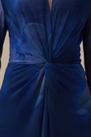 فستان كحلي طويل بطبعة زهور بتصميم خصر ملتف