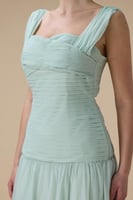 فستان تيفاني ميدي بشيفون وكسرات