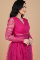 فستان سهره بطبقات كشكش مطرز الخصر لون فوشي