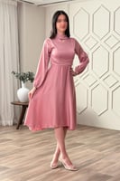 فستان انيق كلوش بياقة عالية لون وردي