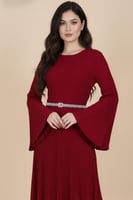 فستان ميدي بليسيه بحزام لؤلؤ لون عنابي