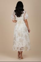 فستان ابيض ميد باكمام قصيره