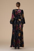 فستان اسود طويل مورد مخمل