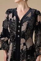 فستان اسود طويل مورد مخمل