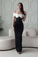 فستان سهرة ضيق بأكتاف مكشوفة مزين بالفصوص