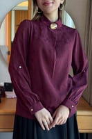 بلوزة بطبعة موردة مميزة بياقة انيقة لون عنابي