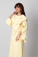 فستان ماكسي مزين بكريستال ورباط من الخصر لون اصفر...