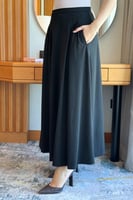 تنورة كلوش بكسرات لون اسود