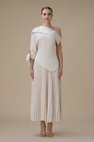 فستان طويل بيج بيليسه بكتف واحد