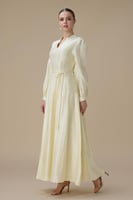 فستان سكري طويل بتطريز ناعم