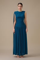 فستان طويل تركواز أنيق بوشاح جانبي