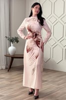 فستان درابية بطبعة أزهار بفتحة من الأمام