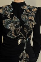 فستان سهرة أسود طويل بتطريز