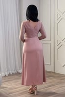 فستان بلمعة مزموم من الخصر بفتحة