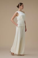 جمبسوت بكتف واحد وبنطال واسع