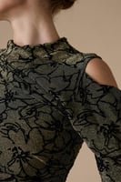 فستان ذهبي طويل لامع