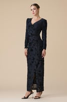 فستان اسود طويل مخمل