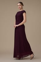 فستان طويل بنفسجي بتفصيلية جانبية