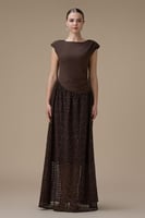 فستان طويل بني بدانتيل مطرز