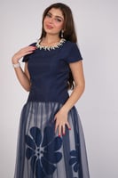 فستان ماكسي بياقة مزينة بلؤلؤ لون كحلي