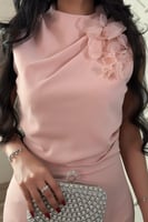 فستان درابيه مزين ببرروش ورد لون وردي