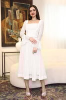 فستان ميدي دانتيل بحزام لون ابيض